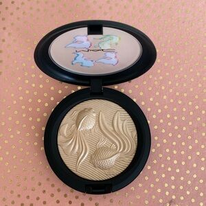 Extra dimension skin finish